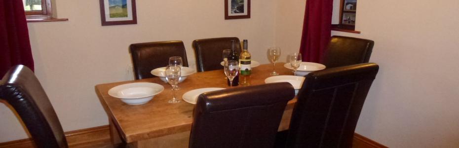 Comfortable dining in Keld bunk barn. Comfortable dining in Keld bunk barn.